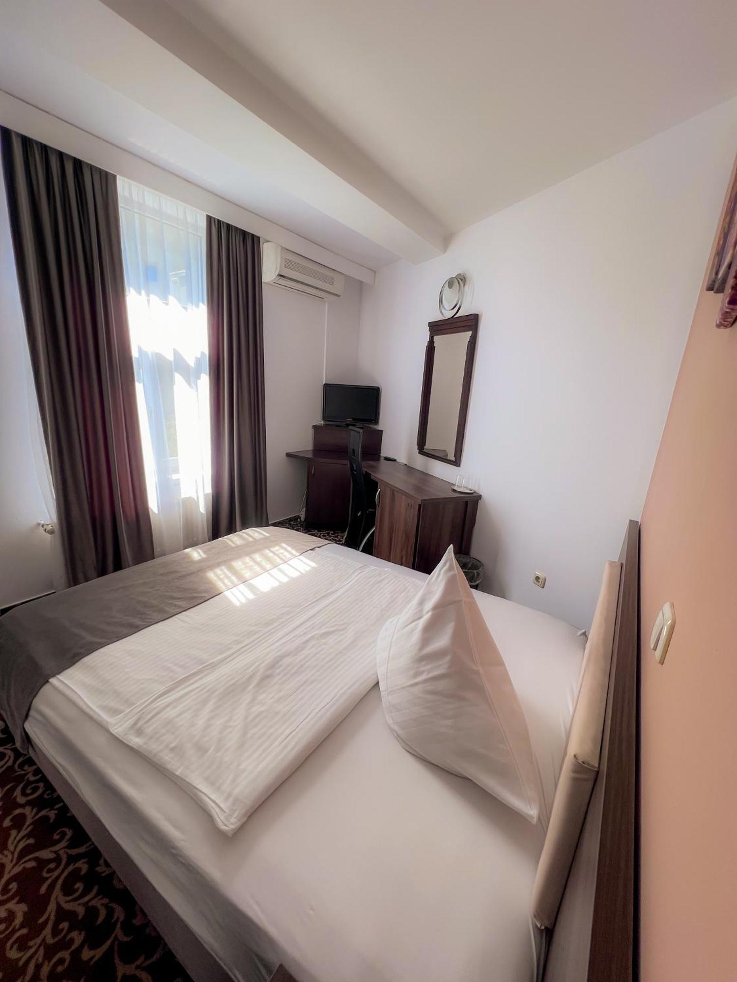 Hotel Neon 티미쇼아라 외부 사진